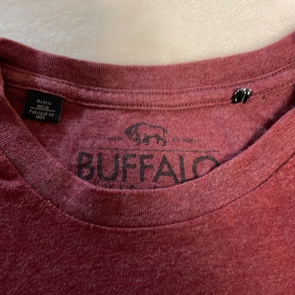 Burgundy Buffalo tshirt, size large. - Picture 4 of 5